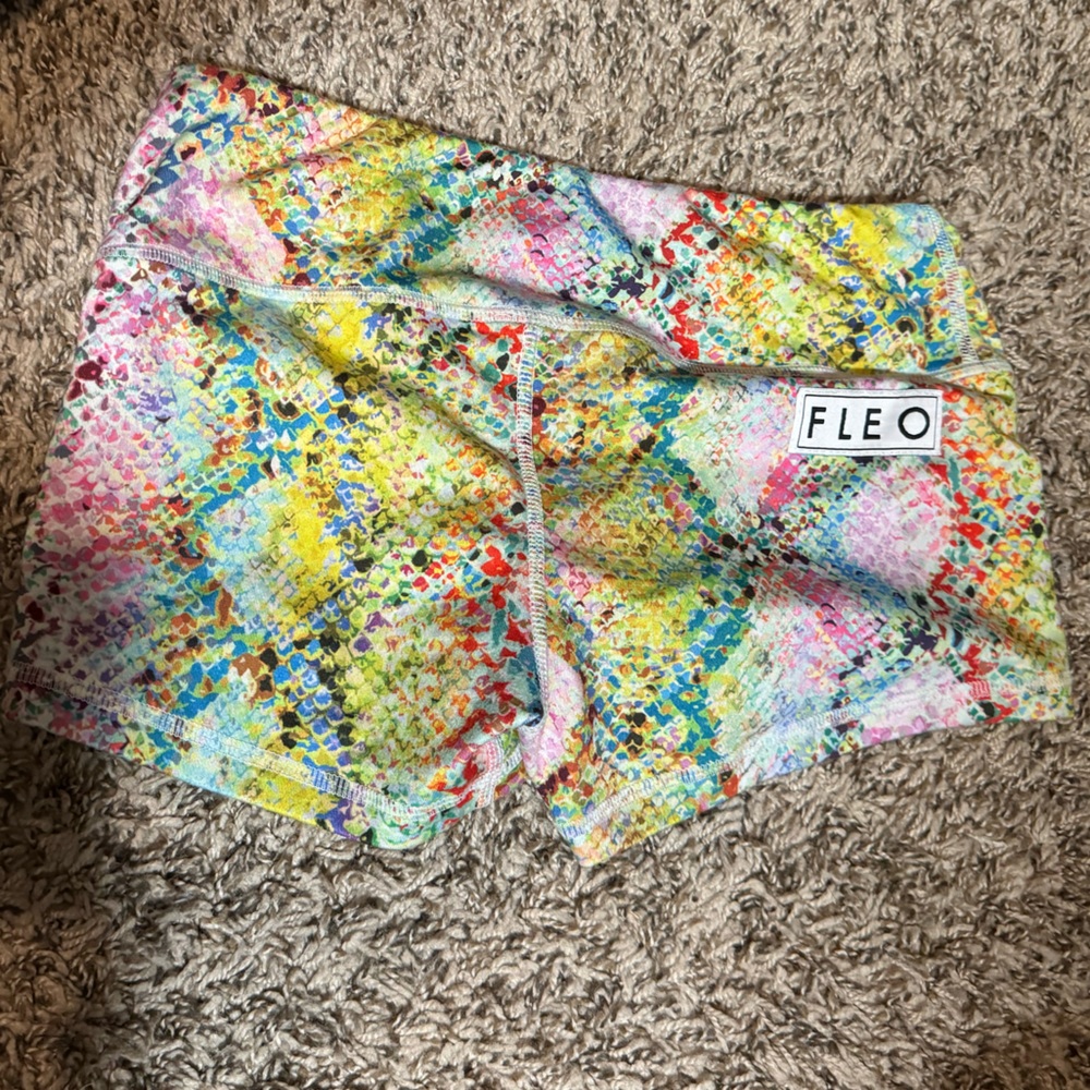 EXCLUSIVE FLEO REWARDS SHORTS !!! SMALL rainbow snake print